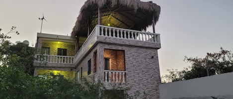 Huoneisto, 1 keskisuuri parisänky ja vuodesohva | Ulkopuoli