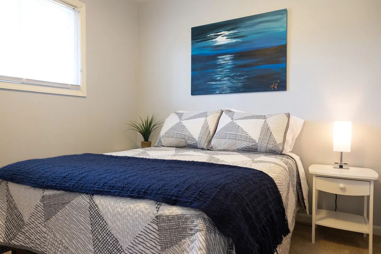 3 chambres, bureau, fer et planche à repasser, lit parapluie