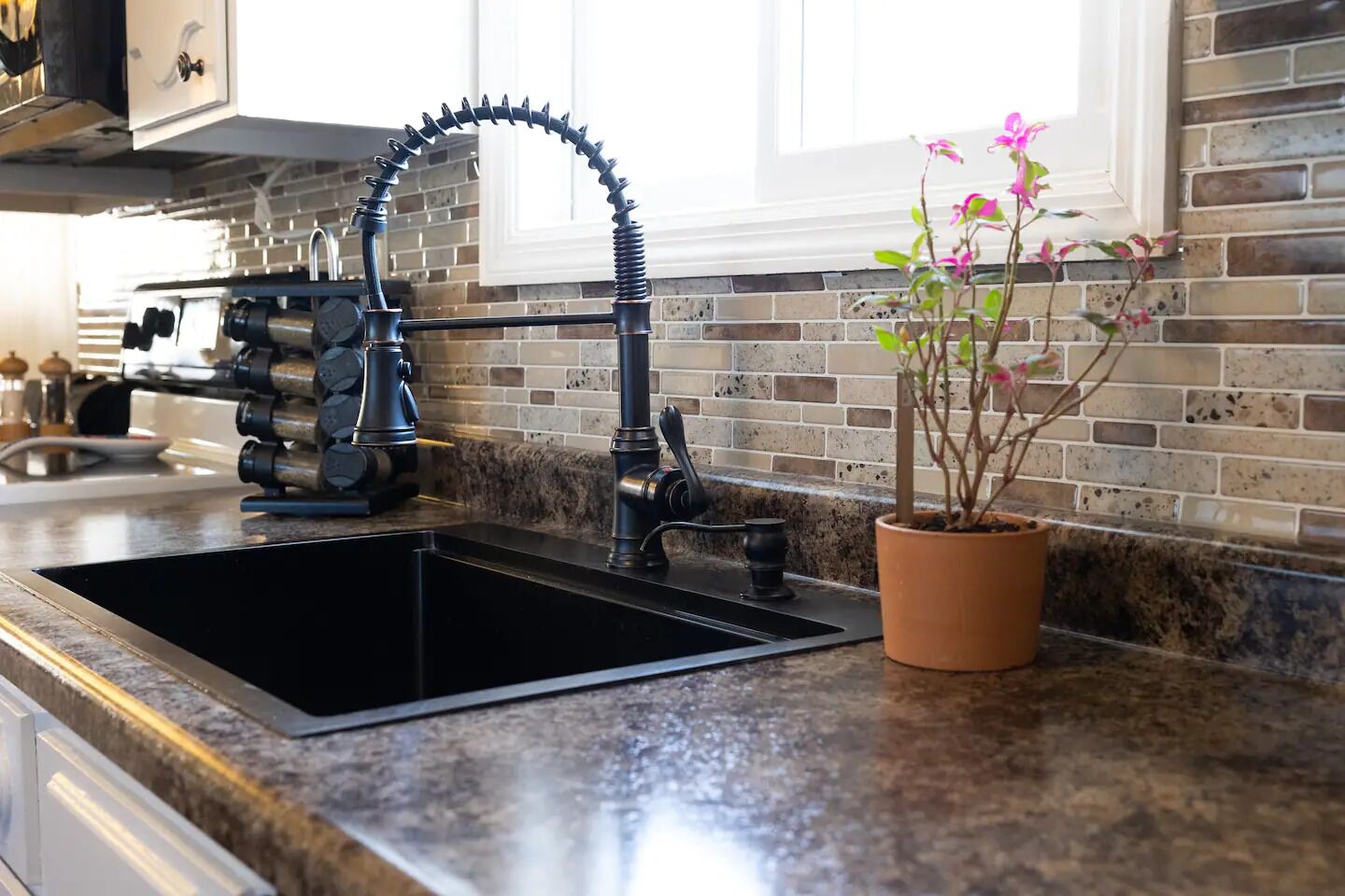 Kylskåp, mikrovågsugn, ugn och spishäll