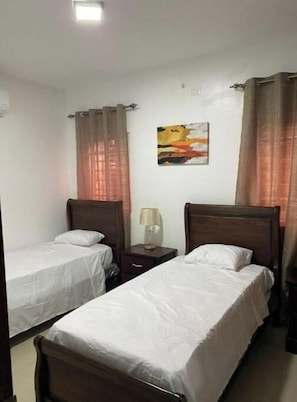3 chambres, fer et planche à repasser, accès au Wi-Fi (inclus)