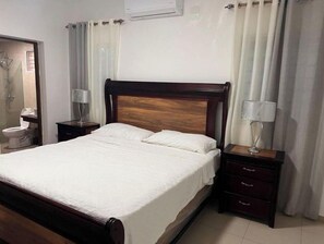 3 dormitorios, tabla de planchar con plancha, wifi gratis y ropa de cama