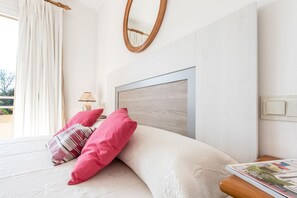 2 bedrooms, iron/ironing board, Internet, bed sheets - 2 Bedroom Duplex Apartment in Puerto Pollensa (Puerto Pollensa)