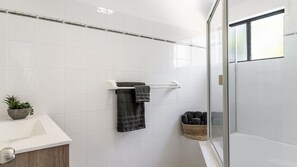 Baignoire, serviettes fournies