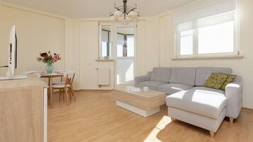 Apartment, 1 Bedroom, Balcony | Living room