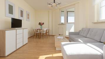 Apartment, 1 Bedroom, Balcony | Living room