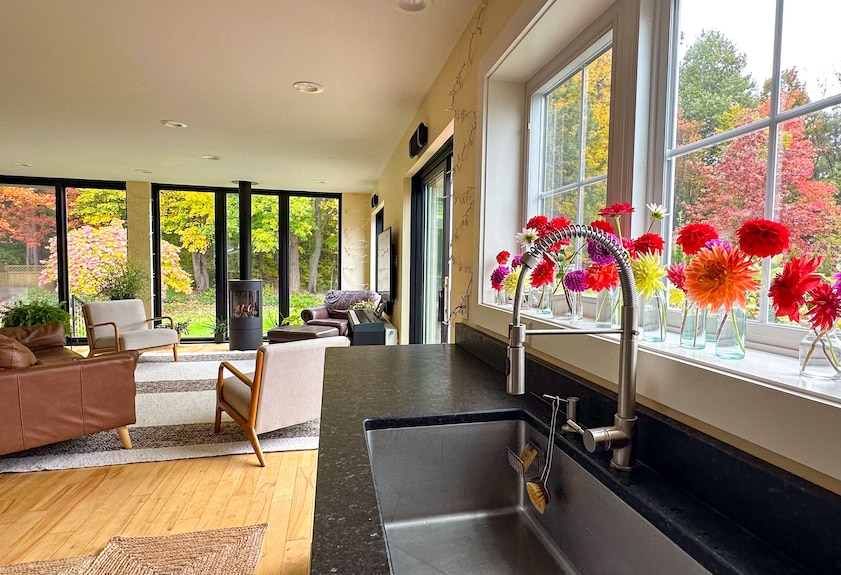 Bright, Modern, 4-bedroom South-end Home Perfect For Friends And Family - Shelburne, VT
