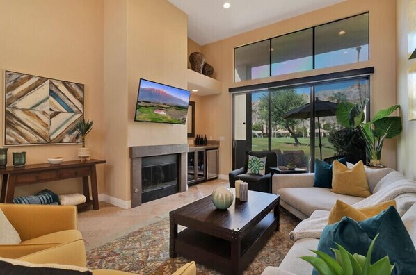 Smart TV, fireplace