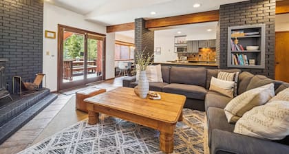 Experience Twins Getaway at Meadow Creek with pool table and hot tub!