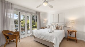 3 bedrooms, iron/ironing board, travel cot, free WiFi - By the Bay by Experience Jervis Bay (Vincentia)