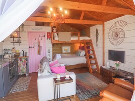 Cottage | 1 bedroom, individually decorated, individually furnished, free WiFi