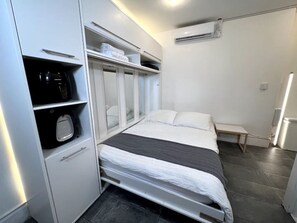 1 bedroom, desk, WiFi - Notting Hill Smart Studio + Central Studios (London)