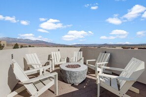 Terrace/patio - Azure Abode: Large Groups + Private Pool + Roof Top Deck (Hurricane)