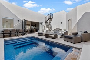A heated pool - Azure Abode: Large Groups + Private Pool + Roof Top Deck (Hurricane)