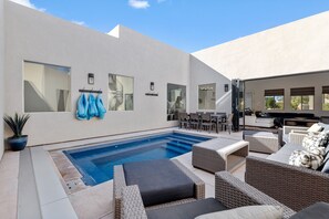 A heated pool - Azure Abode: Large Groups + Private Pool + Roof Top Deck (Hurricane)