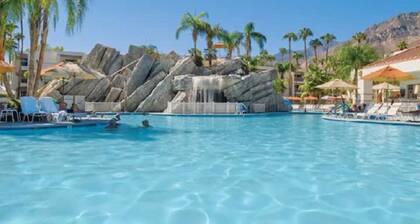 #POOL PARADISE! STUDIO for 4! WATERFALLS/POOL BAR!