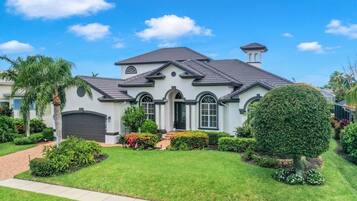 House, 5 Bedrooms | Exterior