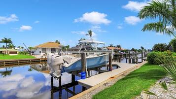 House, 5 Bedrooms | Balcony