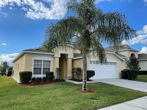Exterior - Vacation Resort Home Right Outside Of Disney World Parks With Private Pool 4 Bedroom Home by RedAwning (Kissimmee)