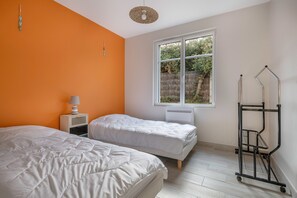 3 chambres, fer et planche à repasser