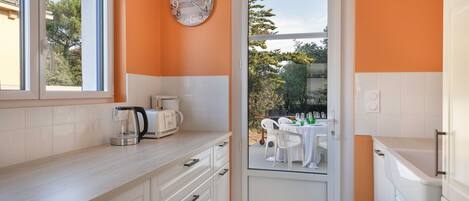 冷蔵庫、電子レンジ、オーブン、食器洗い機