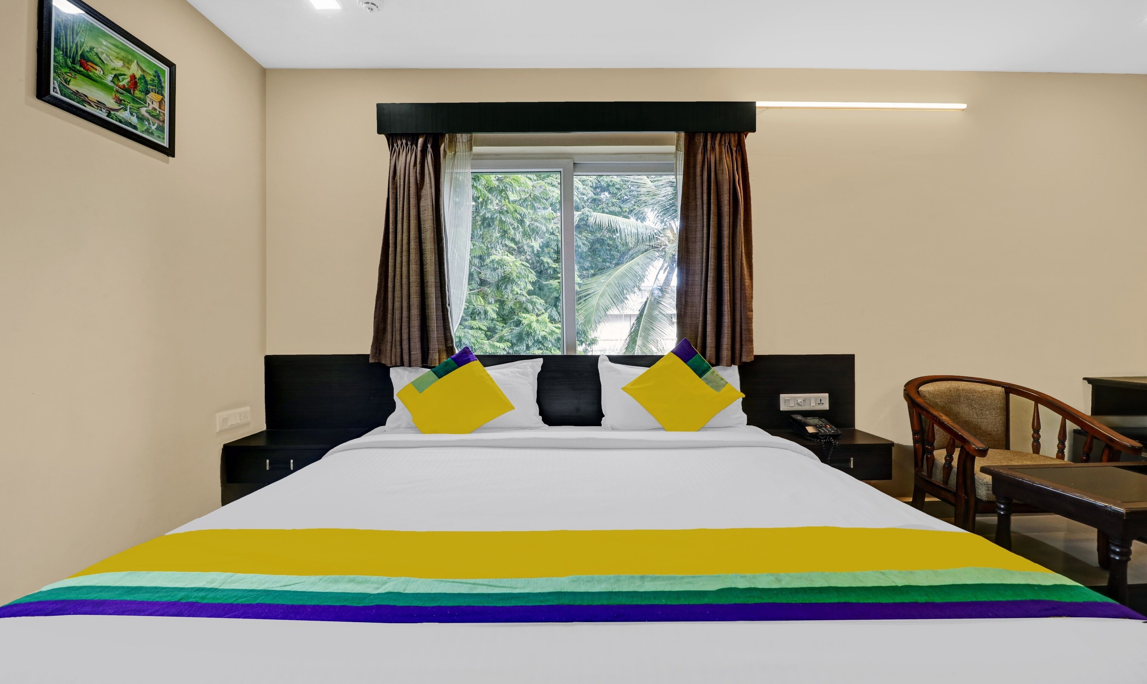 Habitació Deluxe | Escriptori i planxa i posts de planxar 