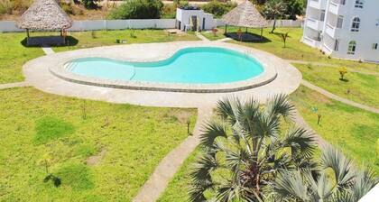 Beachfront Apartment w/ Tub + Pool â 5 min from the beach