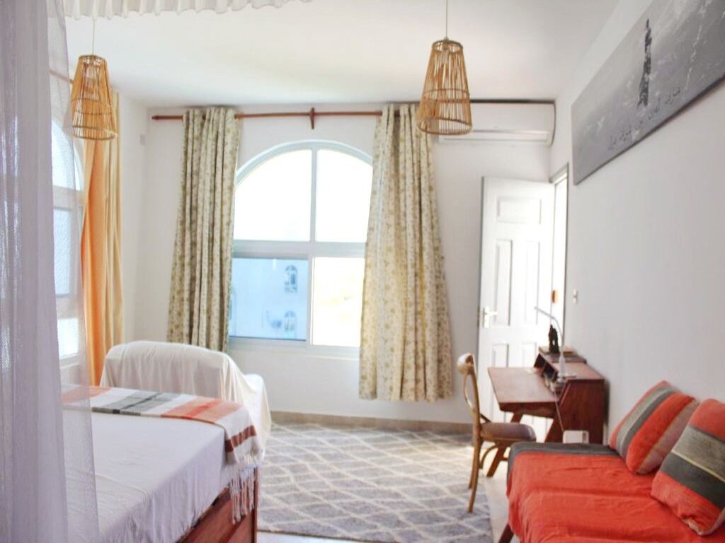 1 habitación, escritorio, tabla de planchar con plancha y wifi gratis 