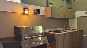 Refrigerador, microondas, horno y parrilla de estufa 