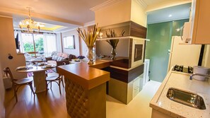 Deluxe Apartment | Living area | 32-inch TV with digital channels - Recanto do Vale (Gramado)