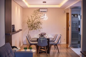 Basic Apartment | Living area | 32-inch TV with digital channels - Recanto do Vale (Gramado)