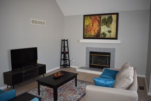 Smart TV, fireplace, DVD player, stereo