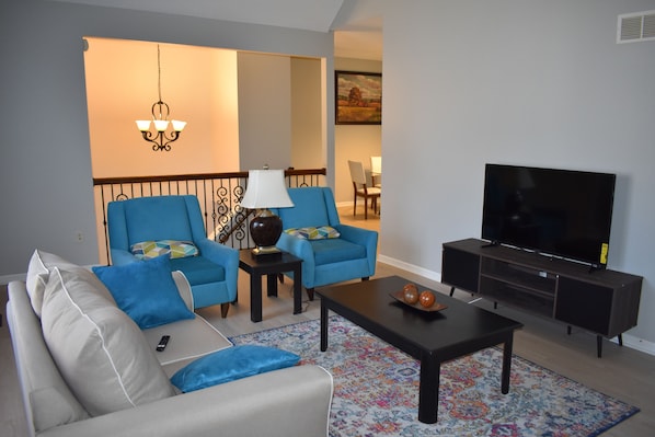 Smart TV, fireplace, DVD player, stereo