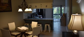 Gorgeous 3 Bedrooms with 3 baths by Zona Rosa