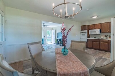 This house is a 3 bedroom(s), 1.5 bathrooms, located in Gas City, IN.