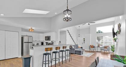 Spacious, 3 bedroom home, finished basement on quiet court