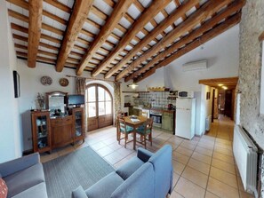 Télévision, table de tennis de table