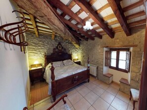 2 chambres, fer et planche à repasser, accès Internet, draps fournis