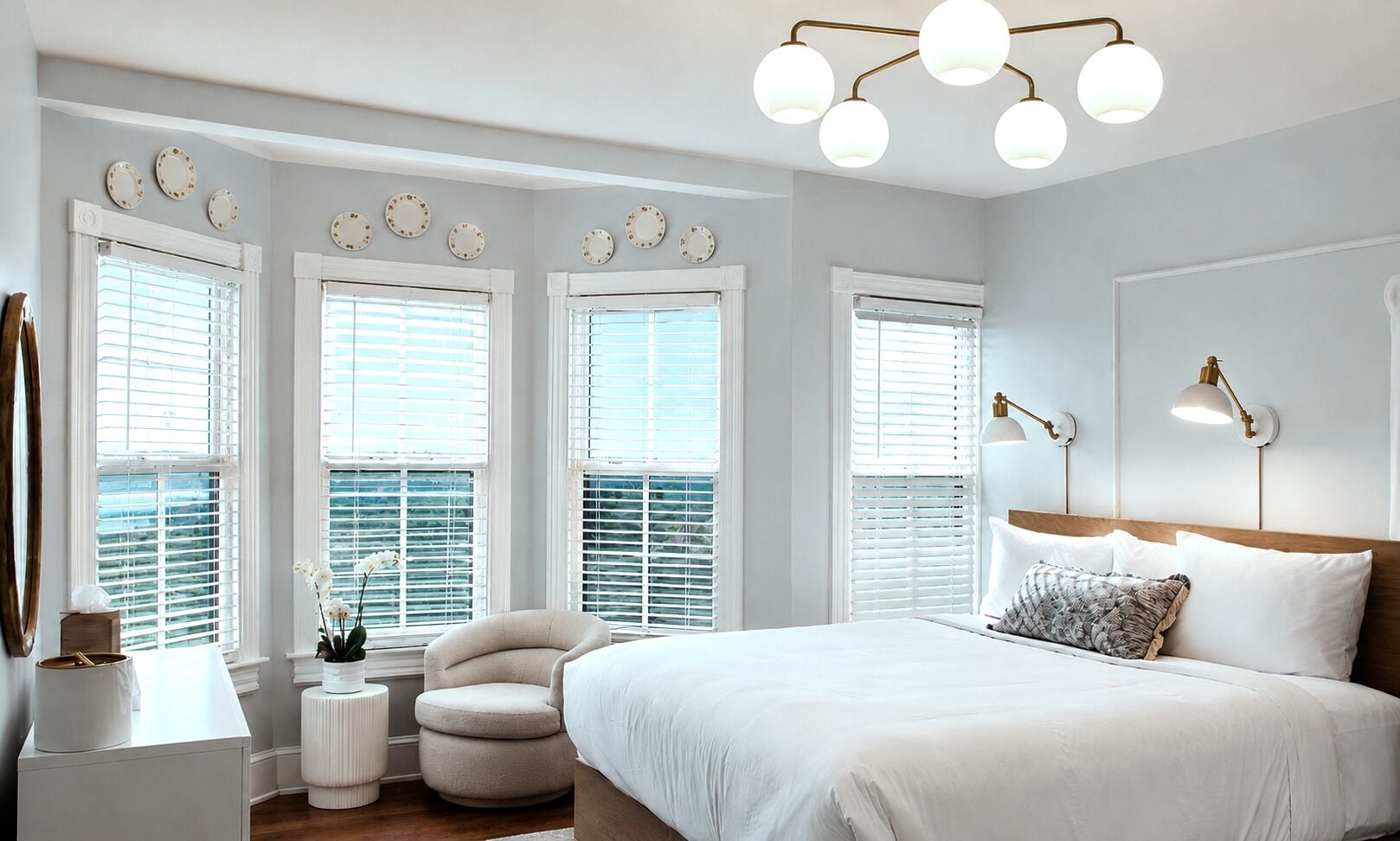 Premium bedding, in-room safe, iron/ironing board (on request)