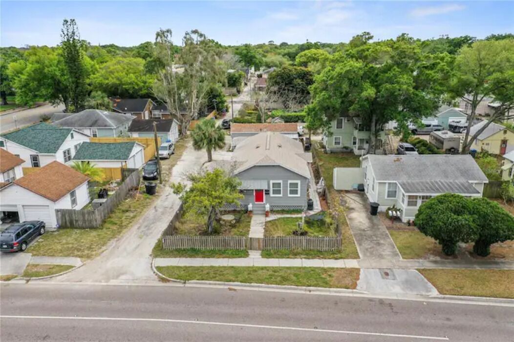 Great location, min to Downtown St Pete