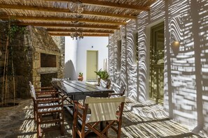 Outdoor dining - Beautiful Villa Isabella (Mykonos)
