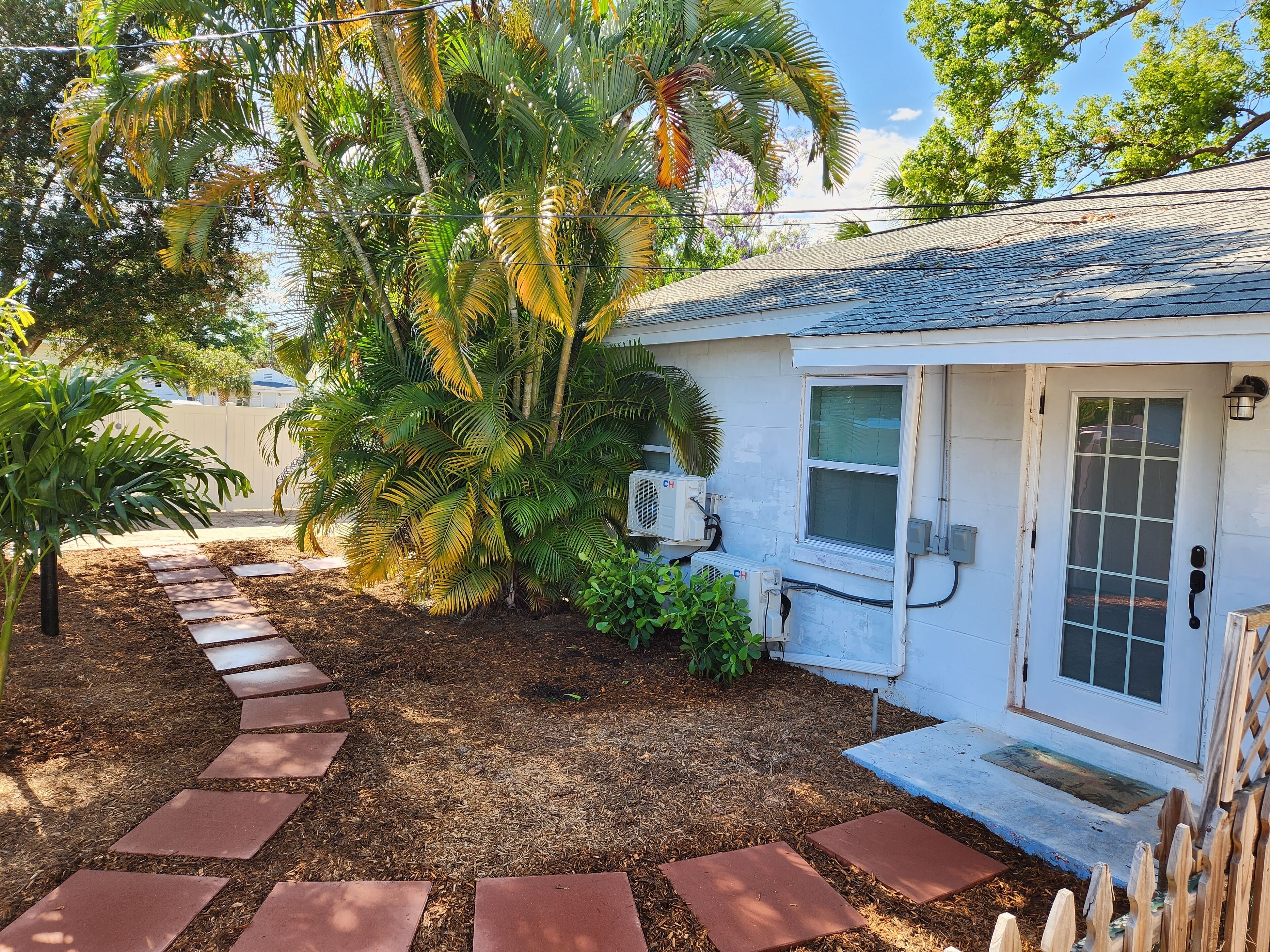 Welcome to The Pink Flamingo! Cozy Private House w/Fenced in Yard
