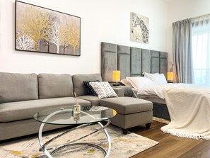 1 habitación, tabla de planchar con plancha, wifi gratis y ropa de cama