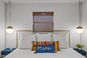 2 quartos, ferros/tábuas de passar roupa, berço de viagem
