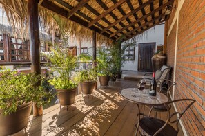 Svit Deluxe | Vardagsrum | 65-tums smart-tv med satellitkanaler och tv