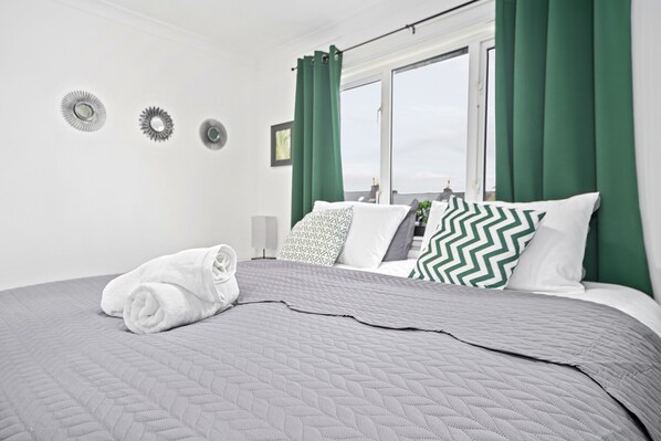 Superior House | 2 bedrooms, bed sheets - Rothesay House by Klass Living (Coatbridge)