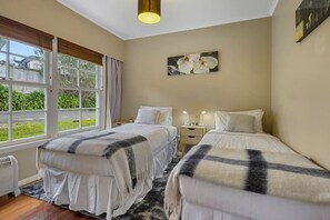 Unclassified image, 3 of 29, button