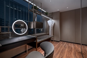 Habitación doble de lujo (XL) | Ropa de cama de alta calidad, edredón y decoración personalizada
