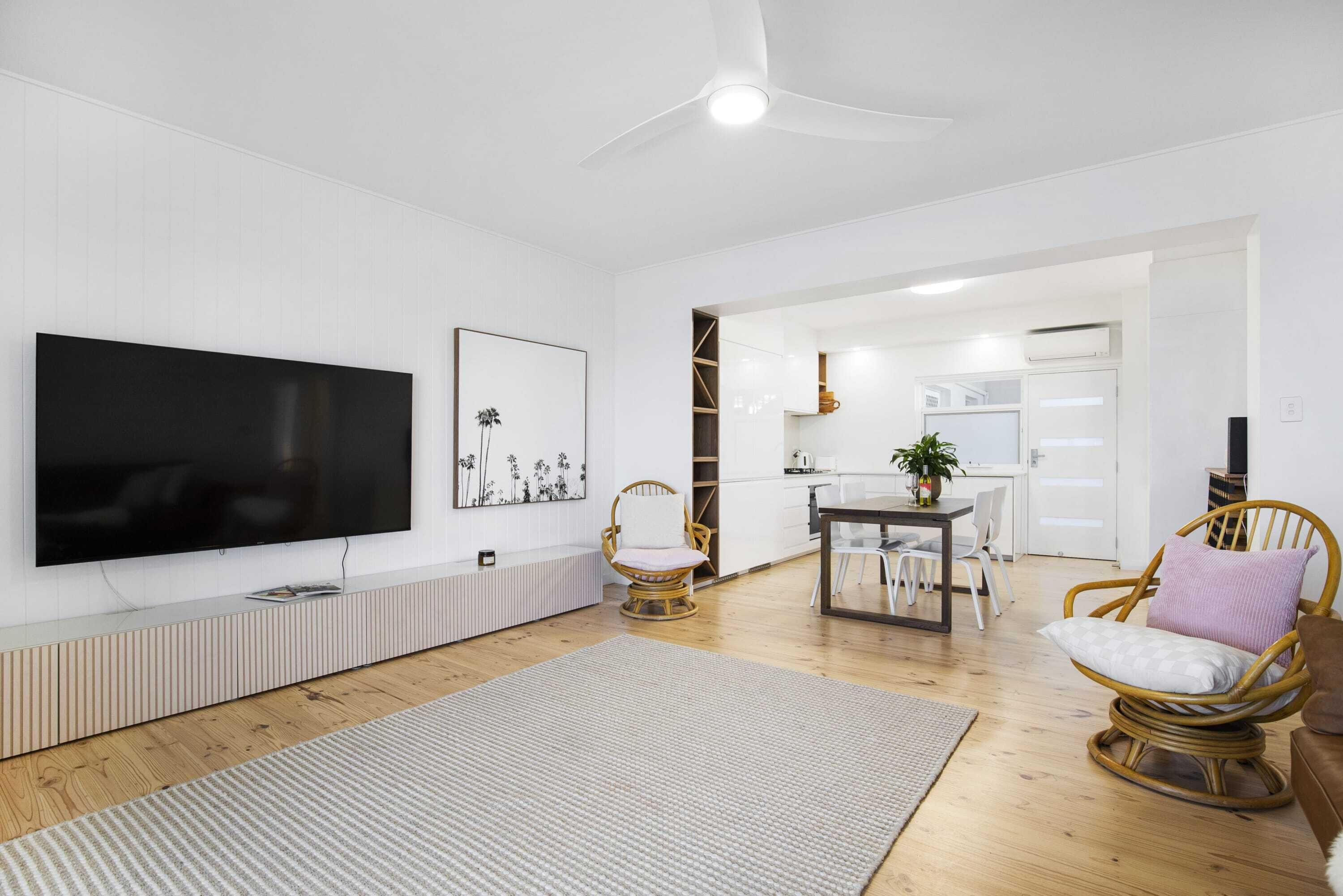 Luxury Beachfront Retreat | Henley Beach Esplanade — image 2