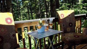 Outdoor dining - Iman Treetop Loft (Stevenson)