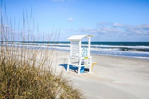 1 Block to Beach, Restaurants & More! Anchors Away